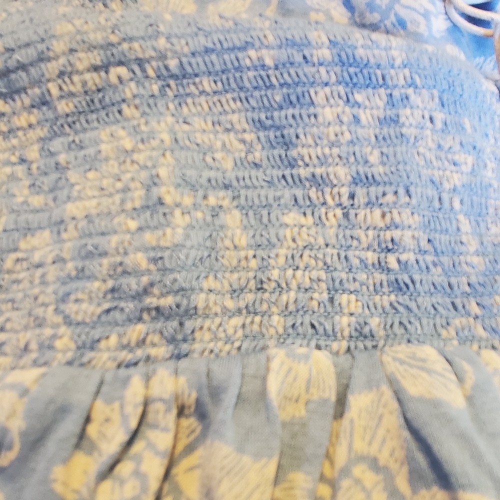 Lucky Brand smocked t-shirt. Small. - Picture 8 of 10